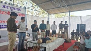 जनसुनवाई, सीपीआर एवं ग्राम/नगर रक्षा समिति सम्मेलन का भव्य आयोजन,  पुलिस अधीक्षक का मार्गदर्शन — सड़क सुरक्षा, जीवन रक्षक प्रशिक्षण और जनभागीदारी पर विशेष जोर, विशेषज्ञ चिकित्सकों द्वारा व्यावहारिक प्रशिक्षण एवं 350 से अधिक हेलमेट वितरण