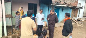 गिरीश न्यूज़ का असर, दूषित पेयजल शिकायत पर एसडीएम स्वयं पहुंचे मौके पर, पेयजल के सैंपल लेते हुऐ दिए जांच के निर्देश