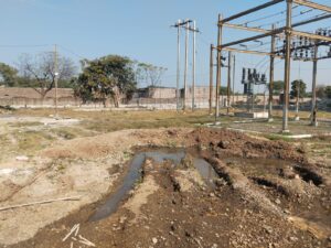 विद्युत कंपनी पर लगा राजनीतिक दबाव में सार्वजनिक रास्ता बंद करने का आरोप, ग्रामीणों ने कलेक्टर और विधुत कम्पनी के अधिकारियो को दिया जनसुनवाई में आवेदन