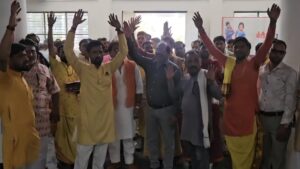संस्कृत विषय अनिवार्य करने पर विवाद, नलखेड़ा माँ बगलामुखी मंदिर के पुजारी आंदोलन के मूड में। कलेक्टर कार्यालय पहुंच कर जताया विरोध