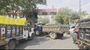 व्यापारियों और तुलावटी के मध्य चल रहे विवाद को लेकर आज सुबह से कृषि उपज मंडी बंद। दूर-दूर से आए किसानों ने मंडी गेट के सामने किया हंगामा। मंडी सचिव ने गिरीश न्यूज़ को दिया थोड़ी देर में ही मंडी शुरू करने का आश्वासन