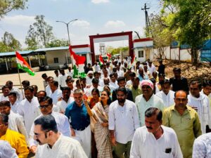 किसानों के समर्थन में कांग्रेस की रैली, राज्यपाल के नाम सोपा ज्ञापन, जरूरत पड़ने पर धरना प्रदर्शन की भी बात कही-