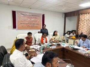 निर्माण कार्यों के गुणवत्ता से नहीं हो समझौता, “स्कूल चले हम अभियान” का प्रभावी क्रियान्वयन सुनिश्चित करें, शासकीय अस्पतालों में मरीजों को बेहतर उपचार सुविधा उपलब्ध हो, डॉ. अंबेडकर जयंती पर भव्य कार्यक्रम आयोजित किए जाएं प्रभारी मंत्री श्री नागरसिंह चौहान ने जिला विकास सलाहकार समिति में अधिकारियों को दिए निर्देश-