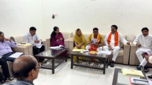 प्रभारी मंत्री नागर सिंह चौहान ने ली समीक्षा बैठक, बोले- “जनता के काम में लापरवाही बर्दाश्त नहीं” रोड रेस्टोरेशन, गेहूं उपार्जन, पेयजल व्यवस्था, बिजली, जनगणना, निर्माण कार्य को लेकर दिए निर्देश