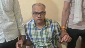 आगर मालवा जिले की बड़ोद तहसील का पटवारी राजकुमार चौहान 5,000/- रुपये की रिश्वत लेते रंगे हाथों गिरफ्तार, लोकायुक्त उज्जैन की कार्यवाही